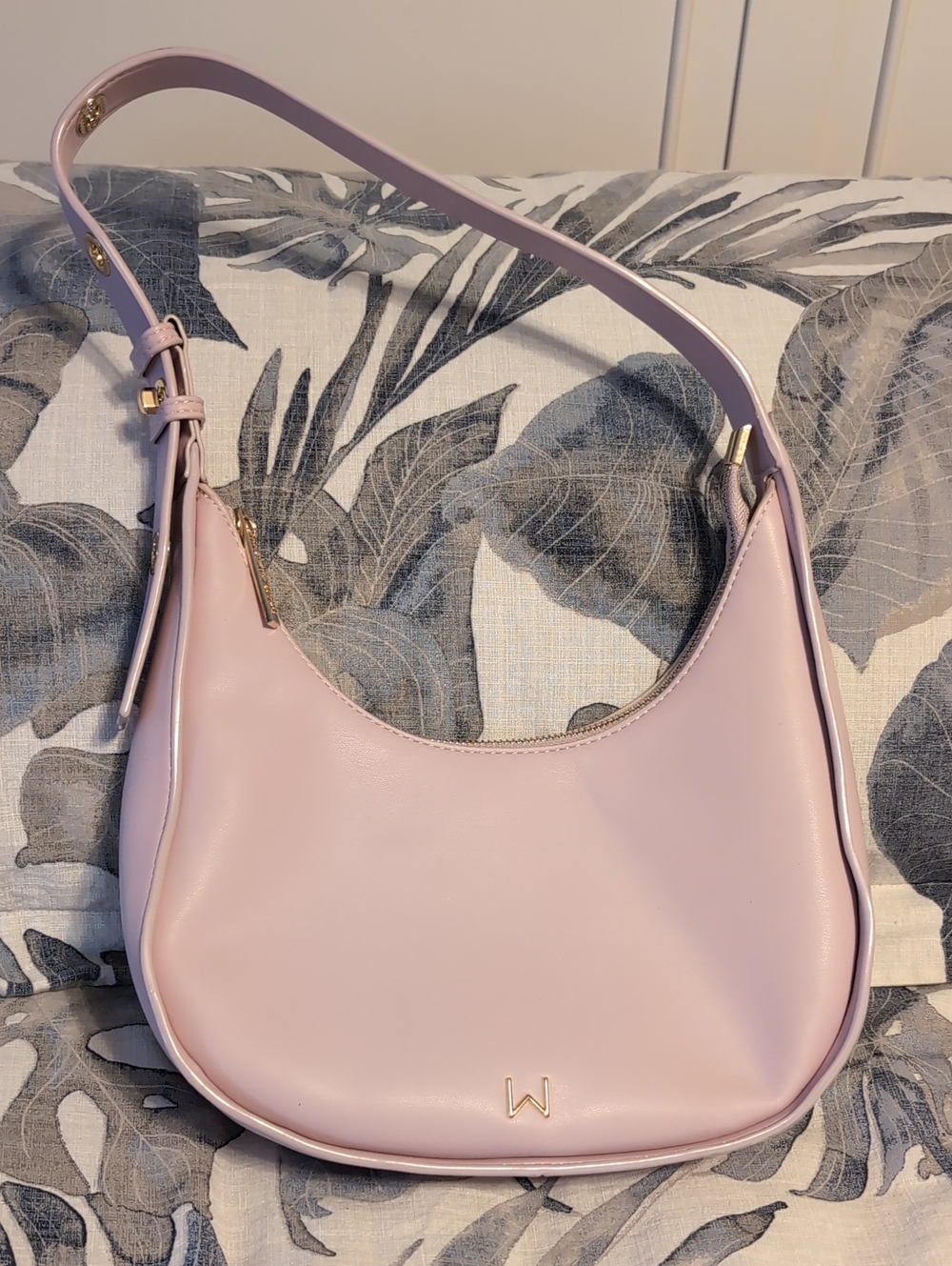 House Of Want Curved Shoulder Bag in Light Pink